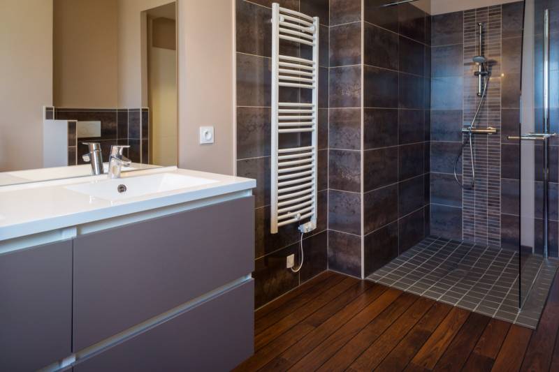 Rénovation de salle de bain avec accès pour personne à mobilité réduite PMR Vidauban